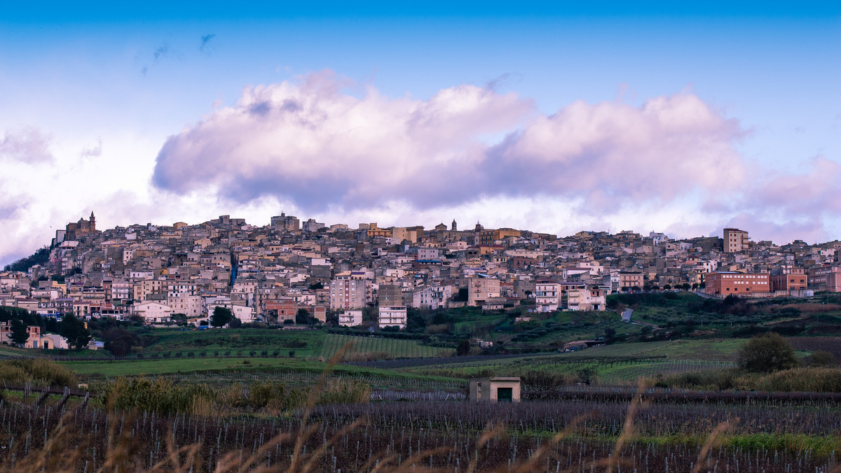 Włochy: miasteczko Sambuca na Sycylii sprzedaje domy po dwa euro