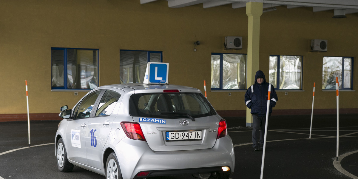 Sejm przegłosował nowelizację Prawa o ruchu drogowym, która umożliwia przekazywanie z budżetu województw, dotacji do Wojewódzkich Ośrodków Ruchu Drogowego. Samorządy współfinansując ośrodki, będą mogły zrekompensować to sobie, podnosząc opłaty za egzaminy na prawo jazdy.