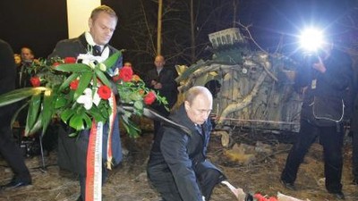 tusk putin składają wieńce smoleńsk