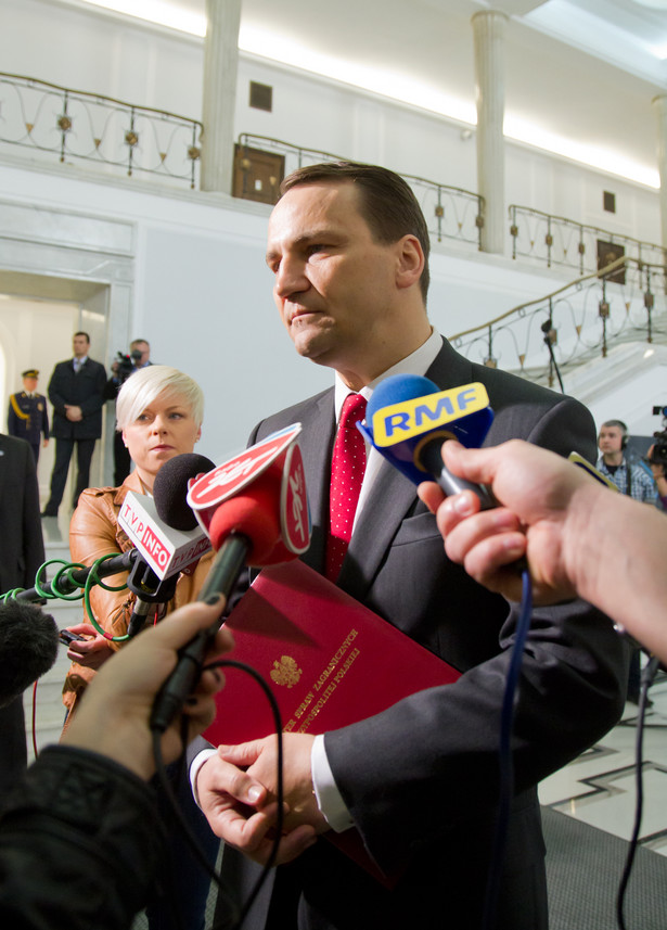 Sikorski o Nocnych Wilkach. Polacy jeżdżą z kolei na Krym