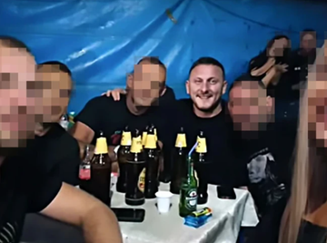 Goran Maksimović sa ženom i prijateljima