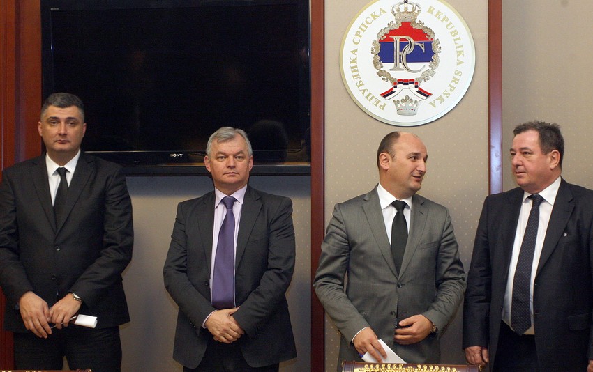 Srđan Ljubojević sa premijerom i ministrima