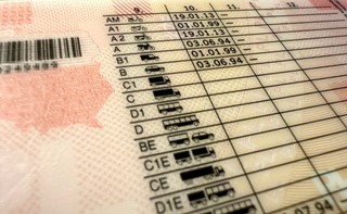 Dofinansowanie do kursu prawa jazdy: Kto i kiedy może je otrzymać?