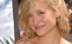 Allison Mack, aktorka serialu "Tajemnice Smallville" werbowała kobiet do sekty