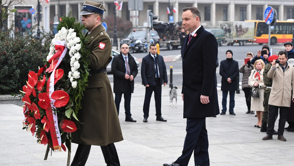 18b11007 - WARSZAWA 100. ŚWIĘTO NIEPODLEGŁOŚCI PREZYDENT POMNIK (Andrzej Duda)