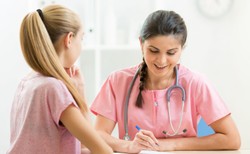 W jakich sytuacjach powinno się iść z dzieckiem do ginekologa?