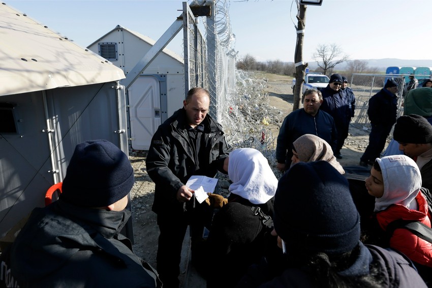Provere: Izbeglice na prelazu iz Grčke u Makedoniju