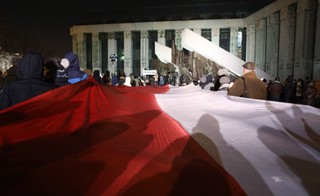 Policja: Bez incydentów przed Pałacem Prezydenckim. Tłum ruszył przed Senat