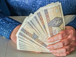 13. emerytura na kontach wcześniej niż w terminie wypłaty świadczenia