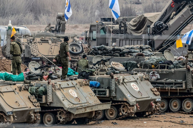 Siły izraelskie osiedlają się wzdłuż granicy ze Strefą Gazy