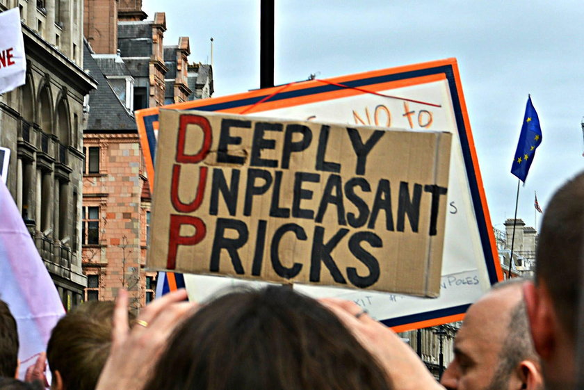 Deeply Unpleasant Pricks / Głęboko nieprzyjemne buce