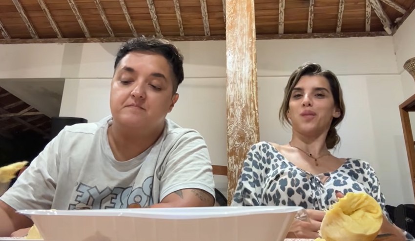 Marija Šerifović i Jovana Pajić probaju durijan