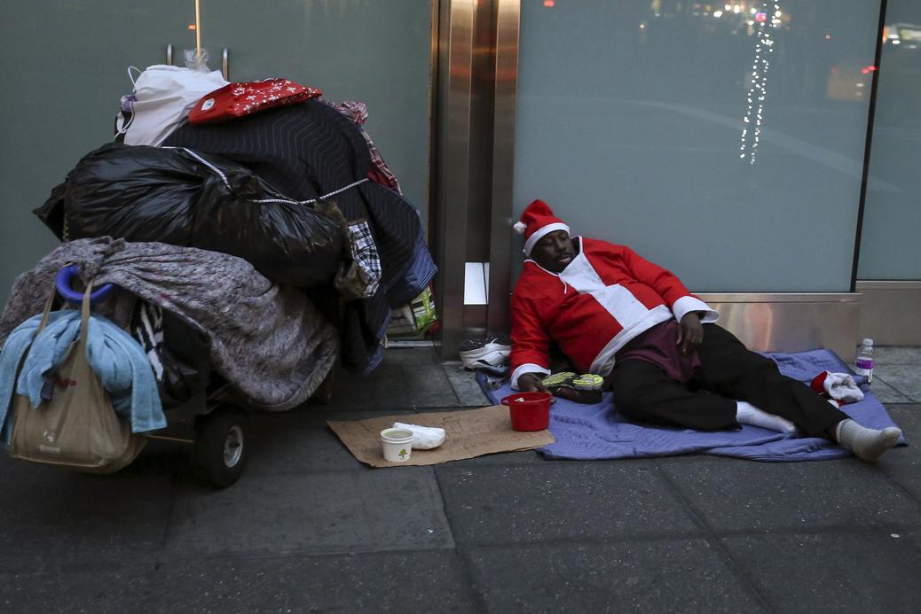 Bezdomny na ulicy w Nowym Jorku.