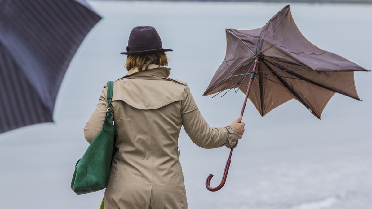 Ostrzeżenia przed porywistymi, mroźnymi wiatrami, gradobiciami i śniegiem wydał Met Office. Żółty alert pogodowy ma obowiązywać do piątku.