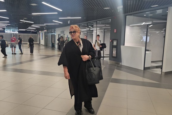 "HTELA SAM DA SE ONESVESTIM OD BOLA" Naša pevačica pala sa mosta visokog 2.5 metra, slomila ruku i četiri rebra, sad opisala detalje nesreće