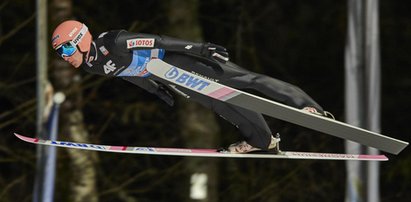 Skacze jak gąsior, leci jak orzeł. Dawid Kubacki swoim wyczynem zachwycił świat