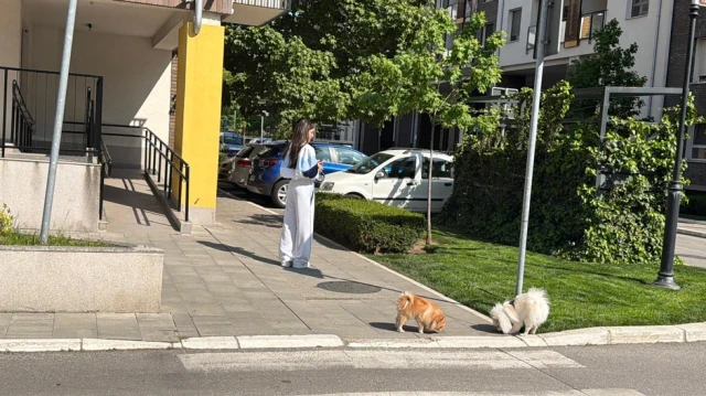 Njih je volela Anđela Đuričić: Danas se našla na meti NAŠEG PAPARACA ispred Gastozove zgrade!