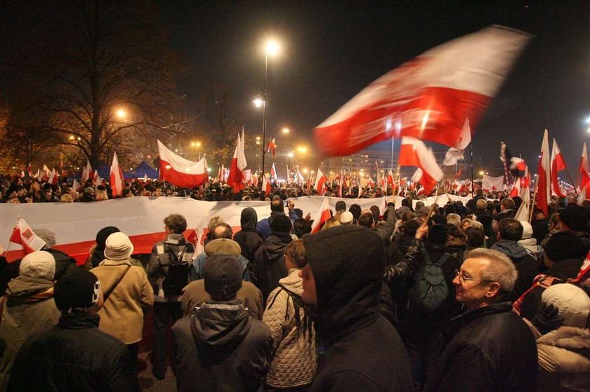 Zadyma podczas Marszu Niepodległości