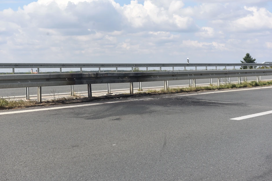 Mesto gde je automobil izgoreo nakon nesreće