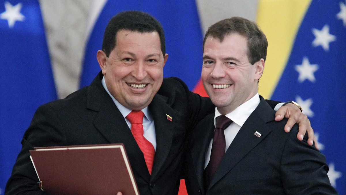 Rosja zamierza dostarczyć Wenezueli w najbliższym czasie 35 czołgów - poinformował  premier Władimir Putin na spotkaniu z prezydentem tego kraju Hugo Chavezem w rezydencji Nowo-Ogariowo pod Moskwą.