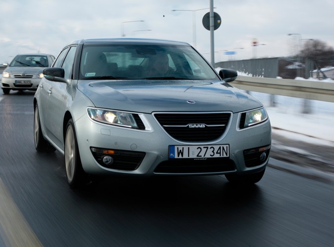Oto najnowszy Saab 9-5 chwycił kierowców za serce. Tak, tak Polacy zamiast niemieckich gablot wybierają najnowszą limuzynę szwedzkiej marki. Wirus turbo z dnia na dzień atakuje nowe organizmy!
