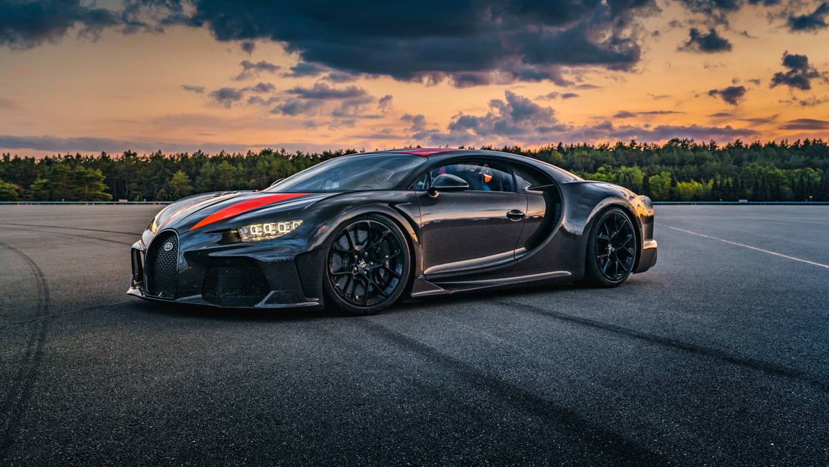 Bugatti Chiron Super Sport 300+ może osiągnąć 490 km/h. Ostatni