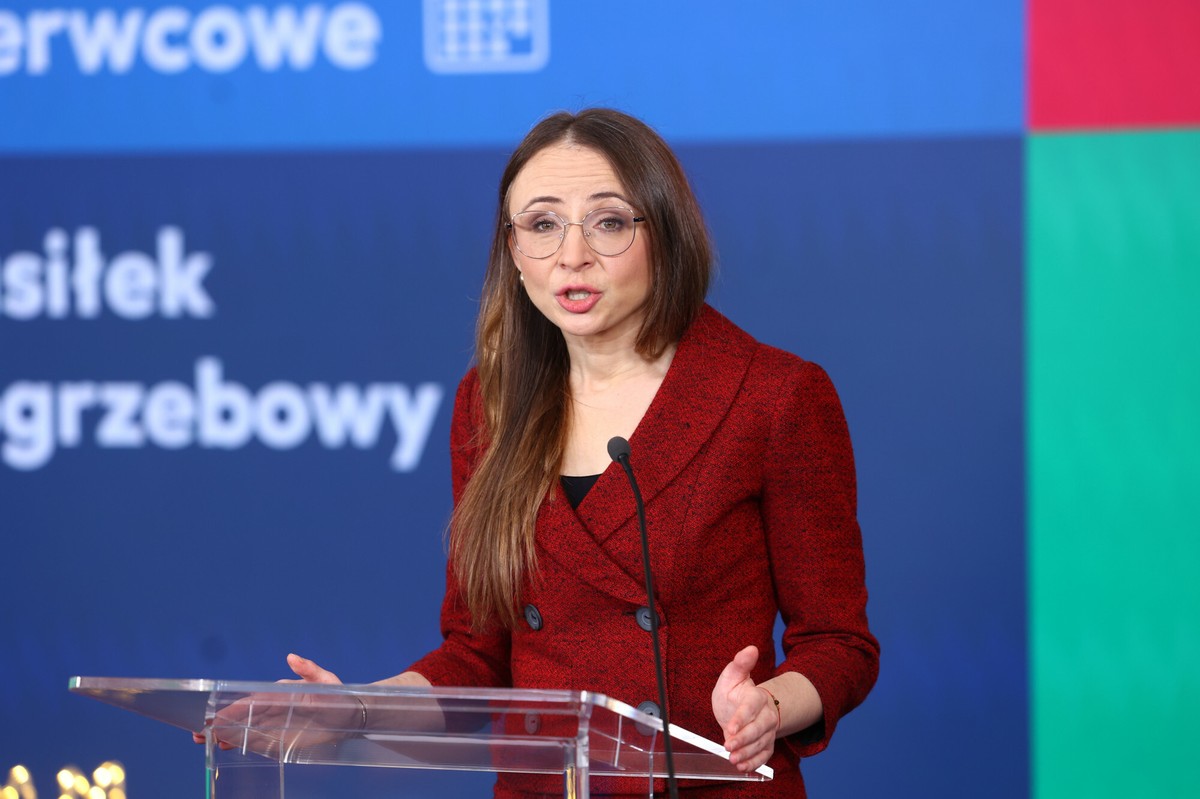 Co dalej z "patologią umów śmieciowych"? Jest oświadczenie ministry