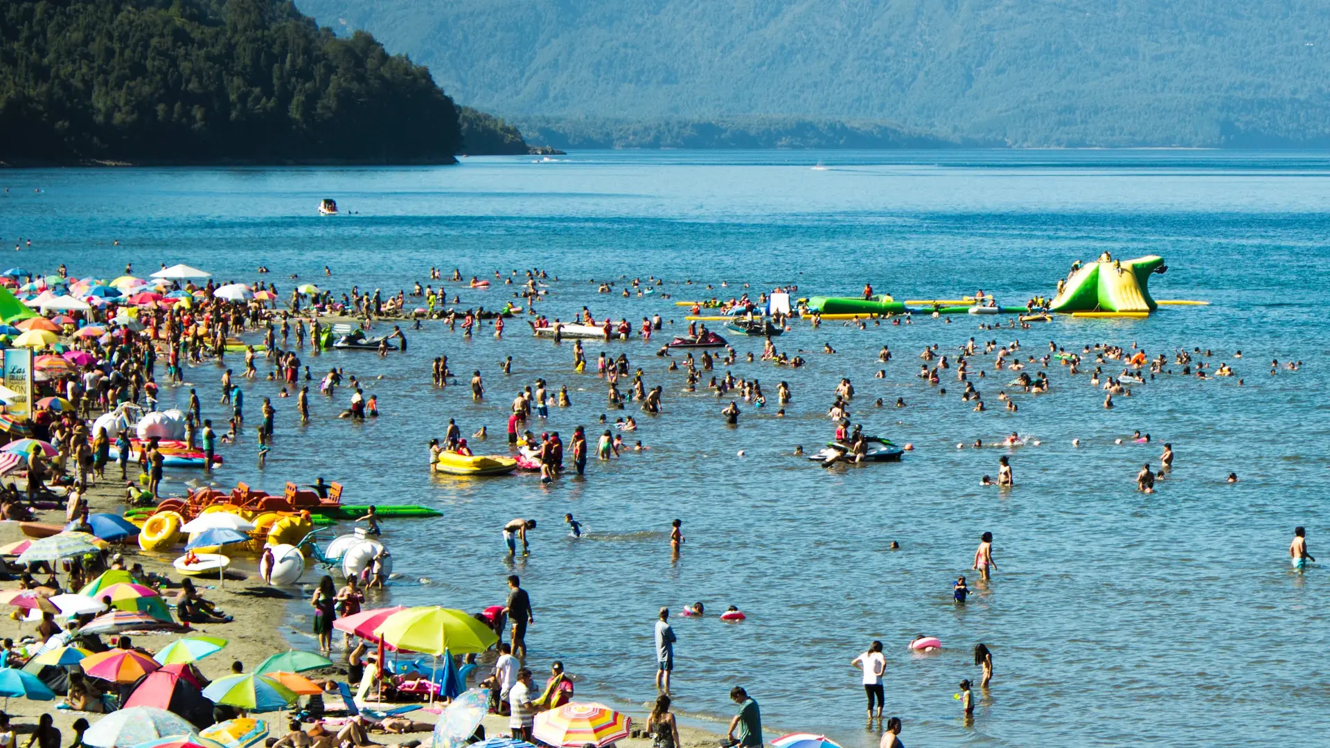 Innowacyjna aplikacja pomaga znaleźć dziecko w tłumie, na przykład na plaży