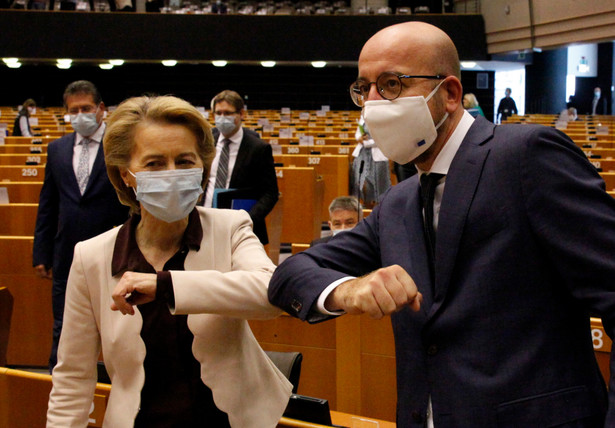 Parlament Europejski. Ursula von der Leyen i Carles Michel