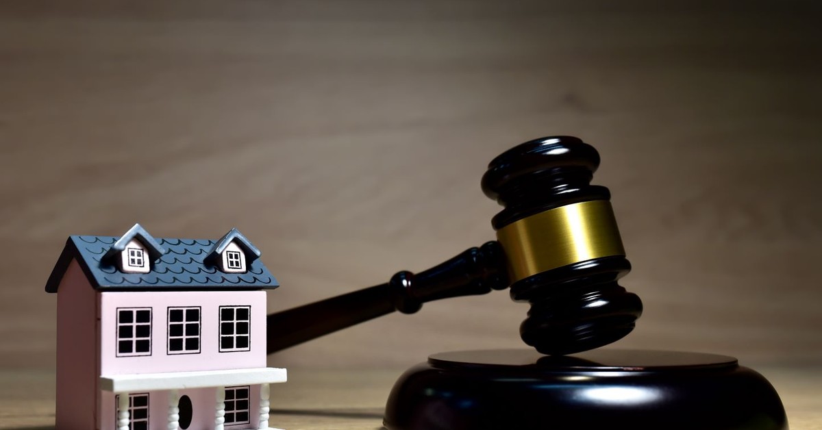 Sąd przysądził mieszkanie po licytacji komorniczej. Sprawdź, co z PCC na pierwsze lokum