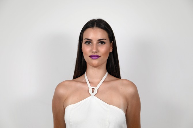 Dorotea pre nego što je šminkerka nuzela pod svoje
