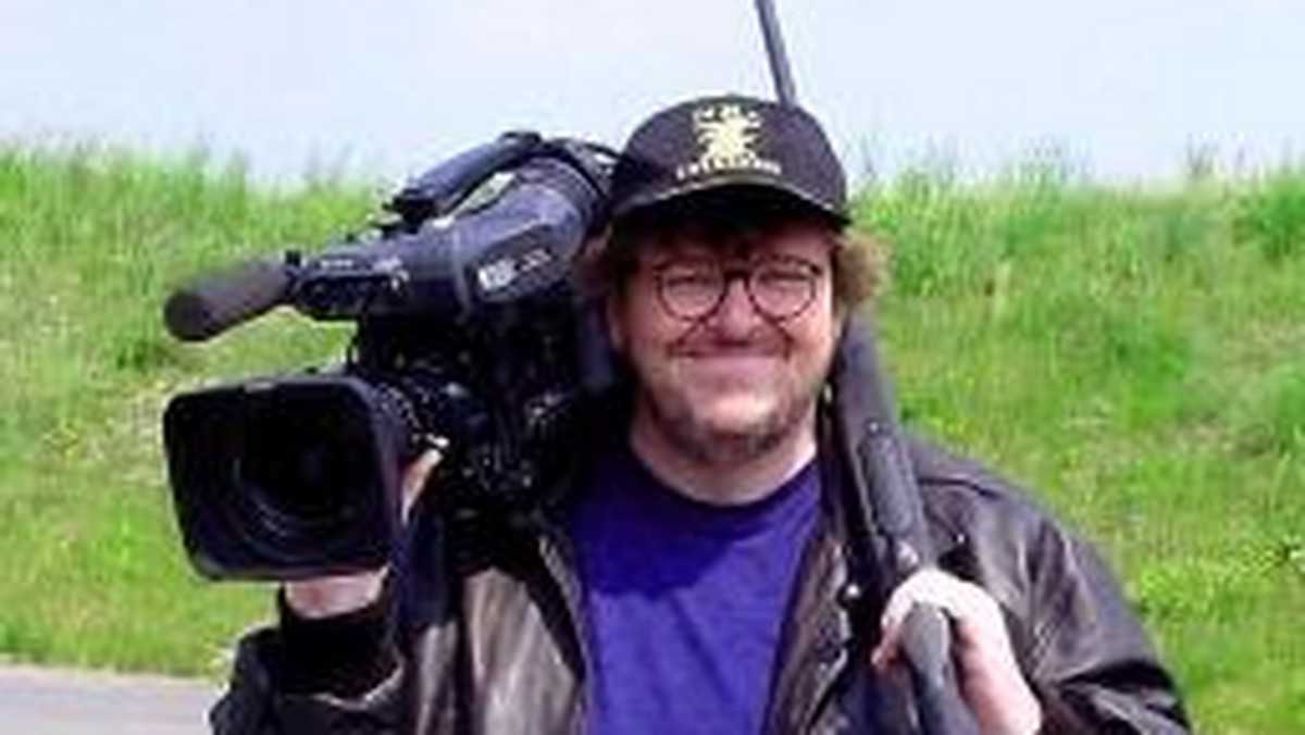 Jeszcze niedawno Michael Moore prowadził rozmowy z braćmi Harvey’em i Bobem Weinsteinami na temat kolejnego wspólnego projektu. Trudno uwierzyć, żeby te plany były wciąż aktualne. Reżyser pozwał producentów: żąda 2,7 miliona dolarów z zysków z kontrowersyjnego, antybushowskiego dokumentu "Fahrenheit 9/11".