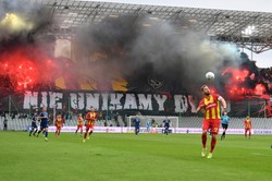 Śpiączka zmarnował karnego, Milos trafił w doliczonym czasie gry [WIDEO]