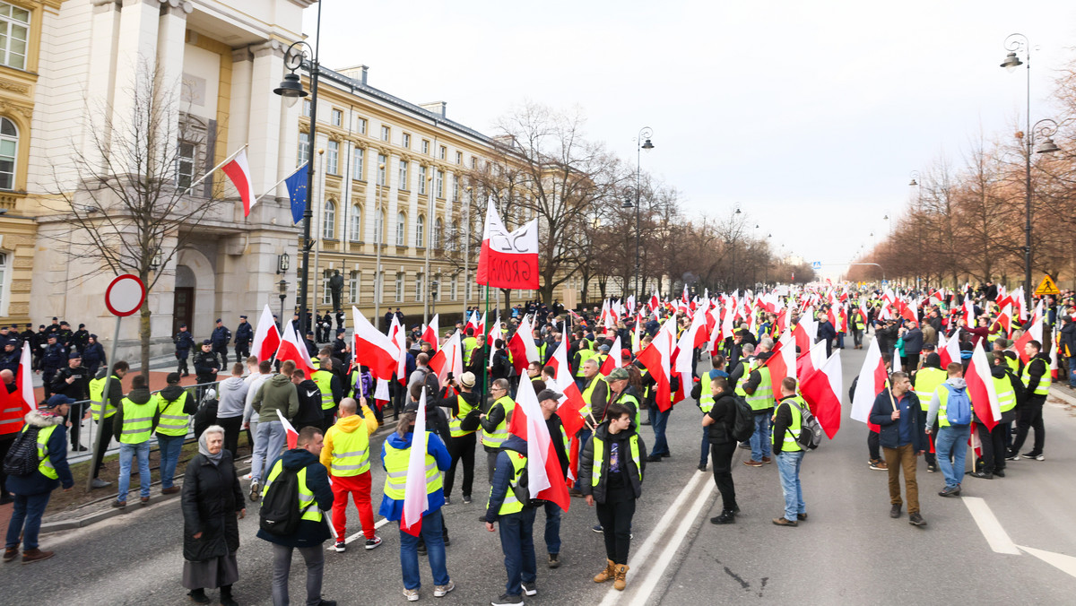 Bez ciągników pod Sejmem, ale rolnicy i związkowcy zablokują rogatki Warszawy