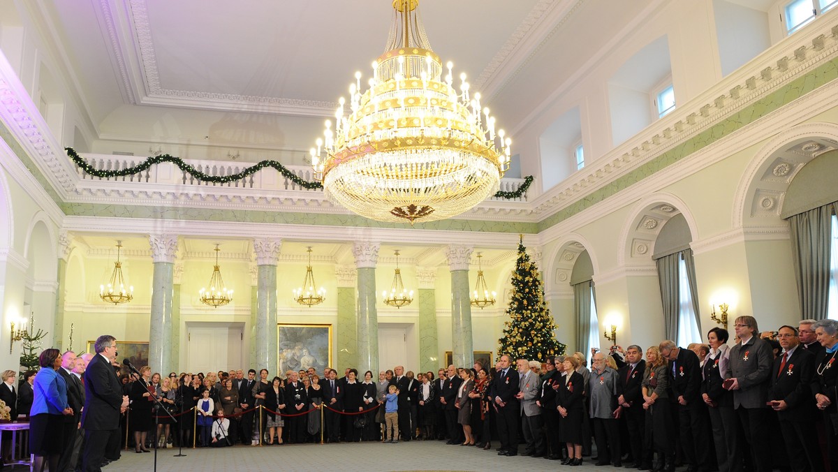 W 30. rocznicę wprowadzenia w Polsce stanu wojennego prezydent Bronisław Komorowski odznaczył działaczy opozycji antykomunistycznej lat 80. Podczas uroczystości w Pałacu Prezydenckim podziękował im za walkę o wolną Polskę i demokrację.