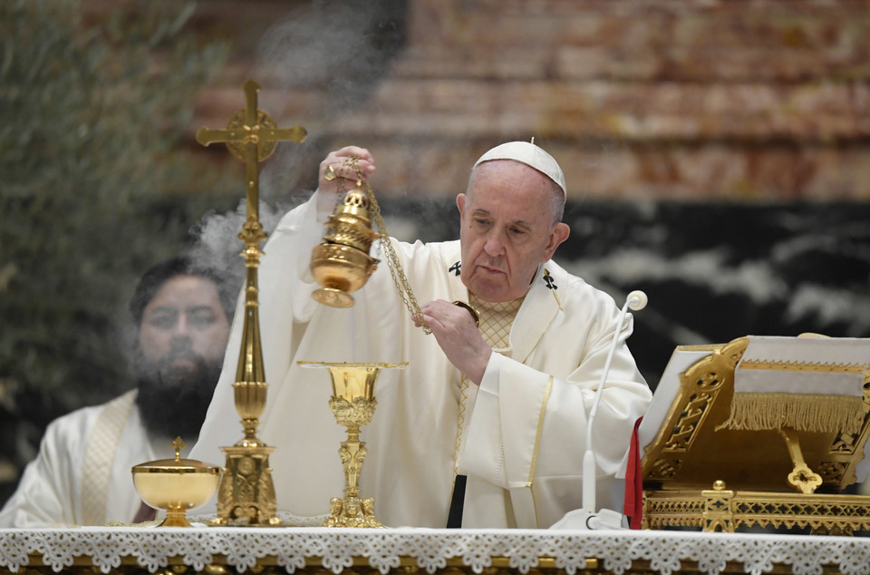 Papieska msza Wieczerzy Pańskiej bez wiernych