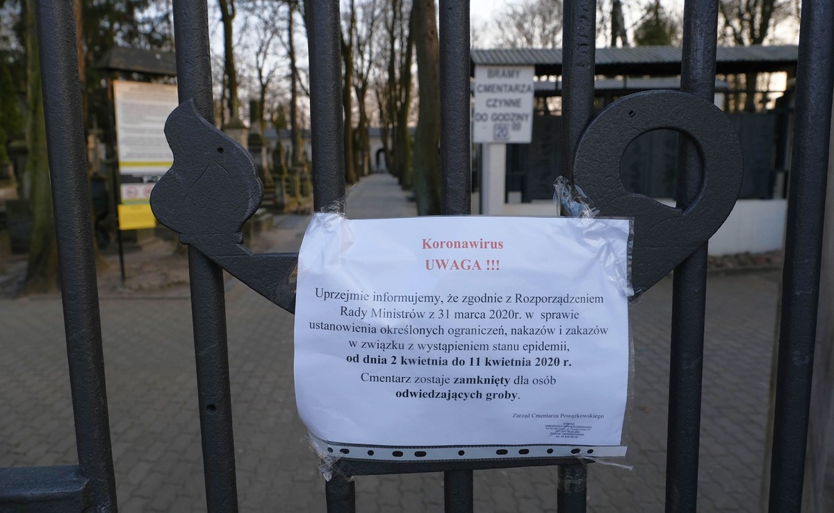 Cmentarz Powązkowski zamknięty z powodu koronawirusa
