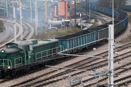 Węgiel wykoleił przewozy. Kolejki w portach, odwołane pociągi pasażerskie