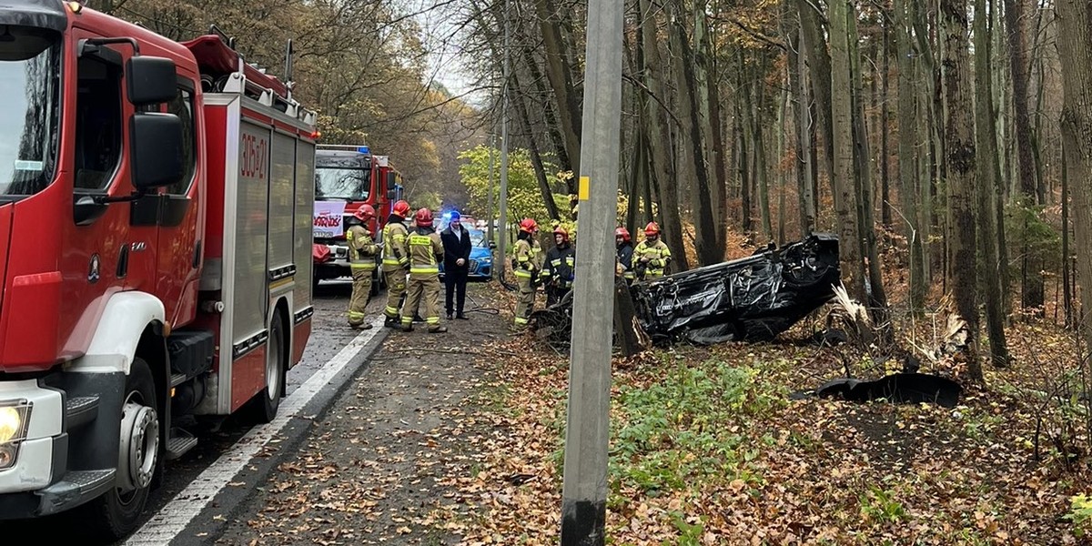 Luksusowe audi warte fortunę rozbito w Gdańsku na ul. Spacerowej. 