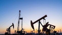 Cena nafte leti u nebesa! Barel dostigao 124 dolara