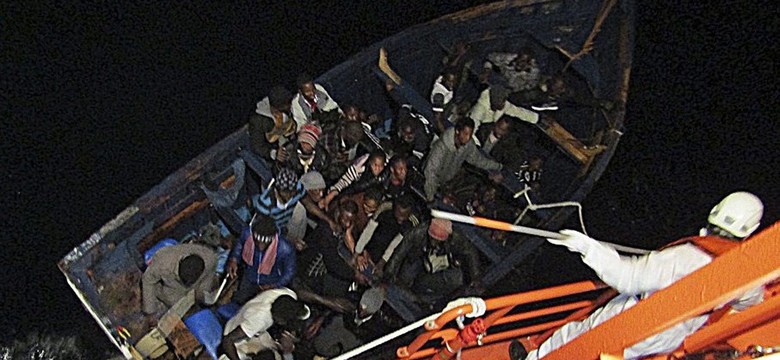 250 funkcjonariuszy z 24 krajów, w tym z Polski. Trwa rejestracja migrantów na Lesbos