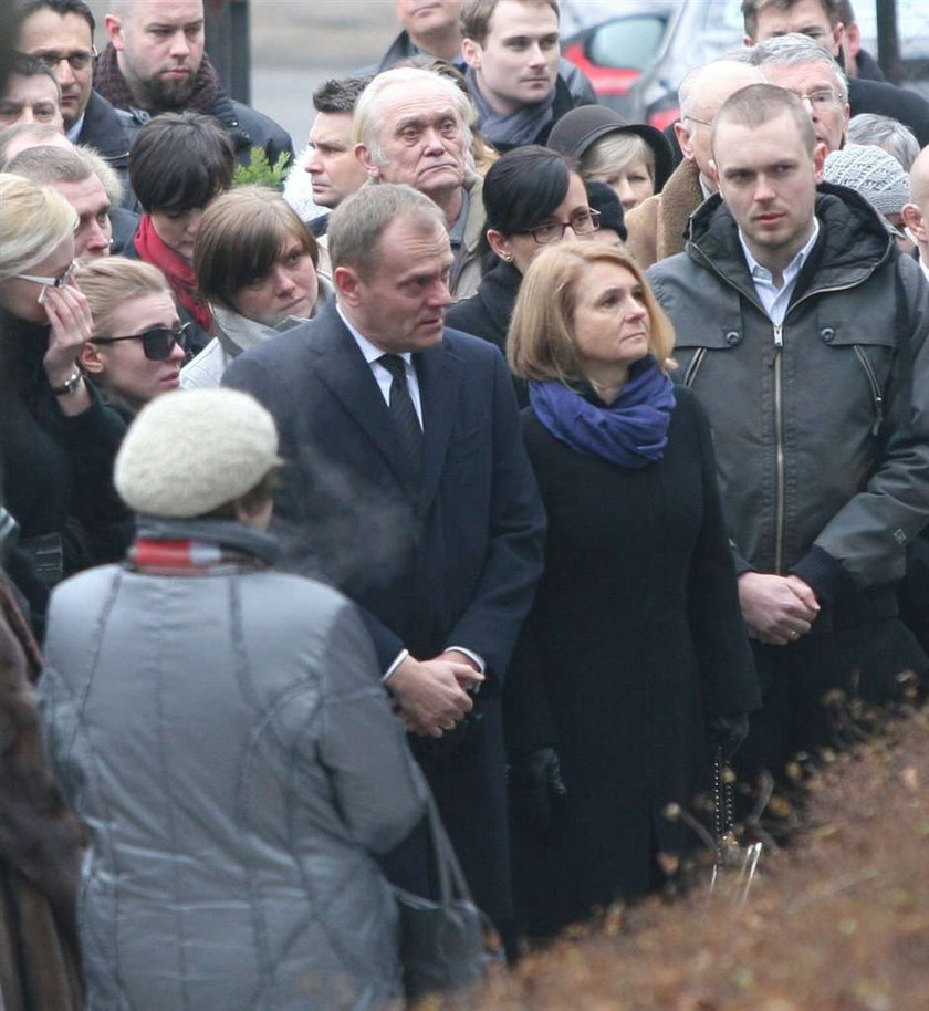 Premier płakał nad grobem ojczyma