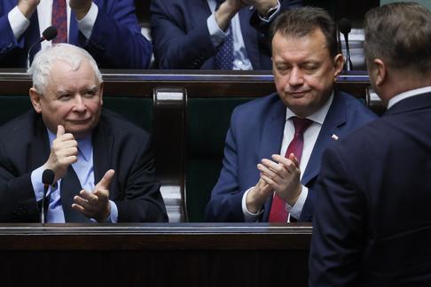 Prezes PiS Jarosław Kaczyński i minister obrony Mariusz Błaszczak w Sejmie