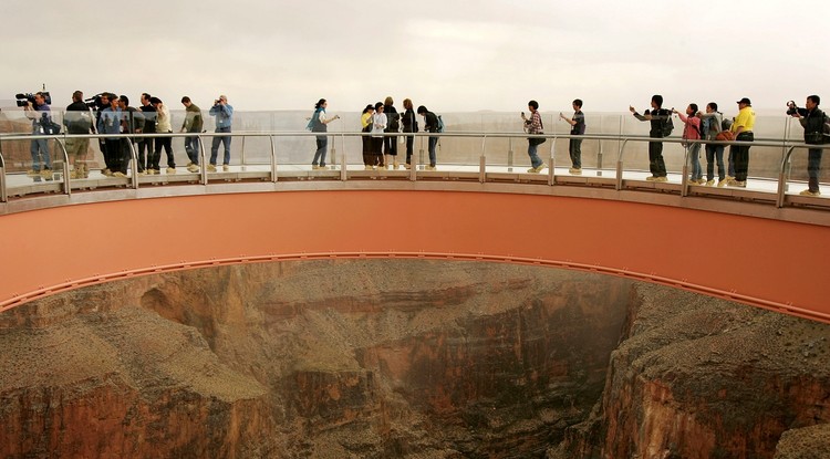 A Grand Canyon fölé ívelő Skywalk