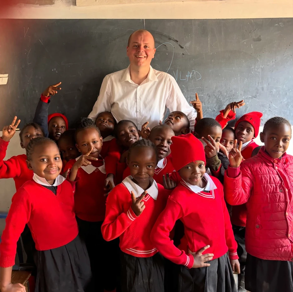 Vladimir je u kenijskom gradu Tikha zatekao školu sa 230 đaka i samo četiri stalna učitelja