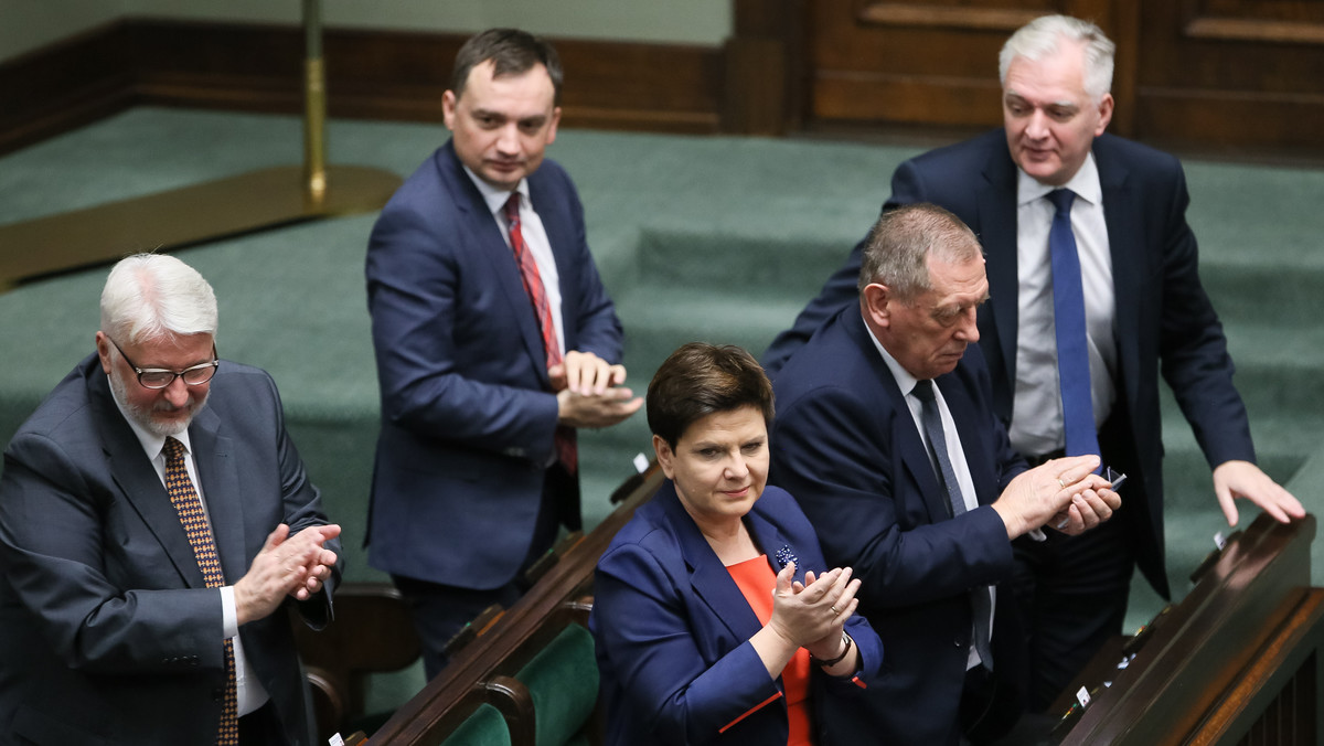 Sejm nie odrzucił projektu Przepisów wprowadzających ustawę o organizacji i trybie postępowania przed TK oraz ustawę o statusie sędziów TK - o co wniosły PO i Nowoczesna. Projekt trafi do dalszych prac w komisji.