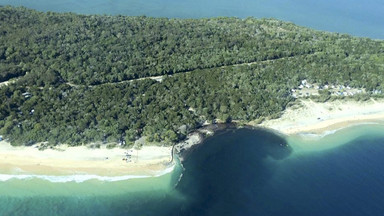 "Znikająca plaża" na wschodnim wybrzeżu Australii. Ewakuowano 140 osób