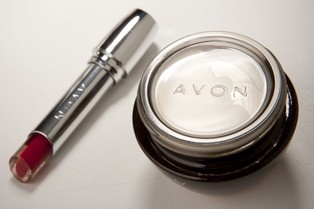 Brazylijska Natura kupuje Avon. Powstanie kosmetyczny gigant