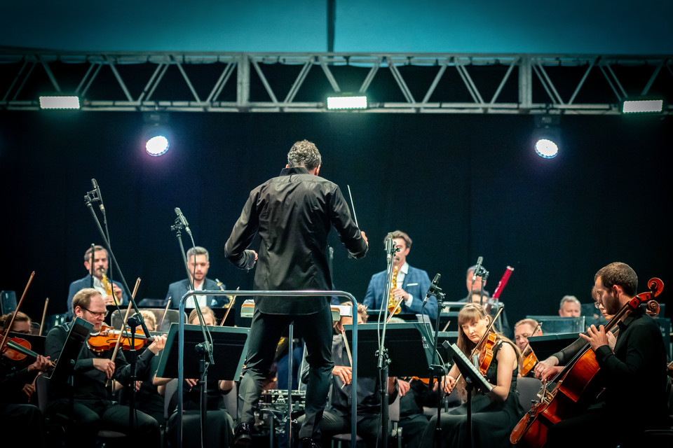 Aleksandar Marković (dyrygent), Sinfonia Varsovia oraz Paweł Gusnar, Oskar Rzążewski, Krzysztof Koszowski i Wojciech Chałupka (saksofony). Koncert inauguracyjny (7 czerwca)