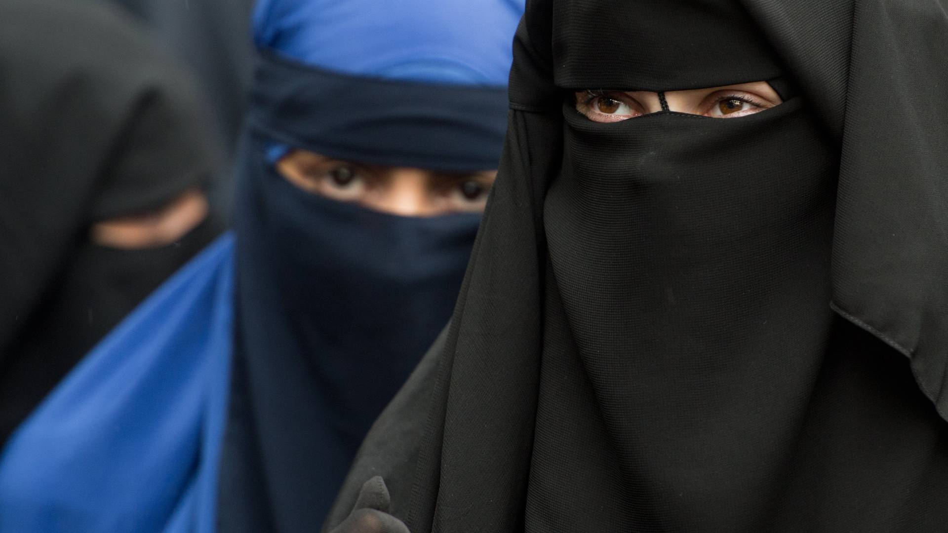 Abaya Burka Niqab Diese Kopftuch Arten Gibt Es Im Islam Noizz